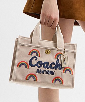 ＜COACH＞【オンライン限定】カーゴ　トート　バッグ　２６・レインボー